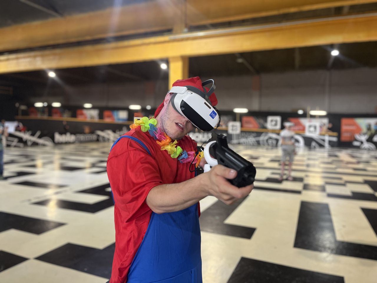 Ambiance déguisée pendant une session en réalité virtuelle chez Team Square